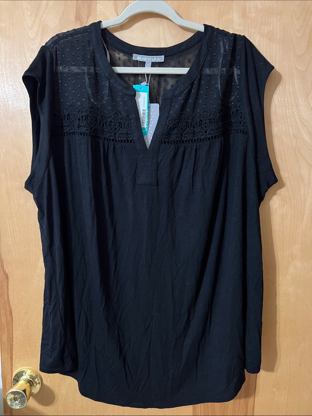 Daniel Rainn Black Lace Yoke Cap Sleeve Tunic Top